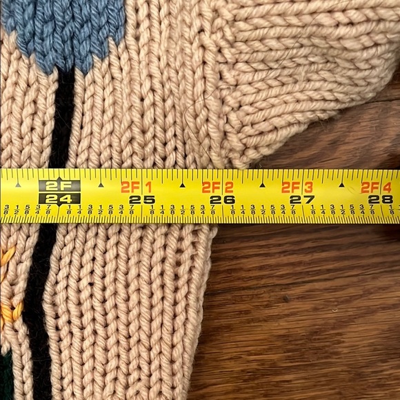 Women’s Beige woman in garden Sweater. - Picture 9 of 9